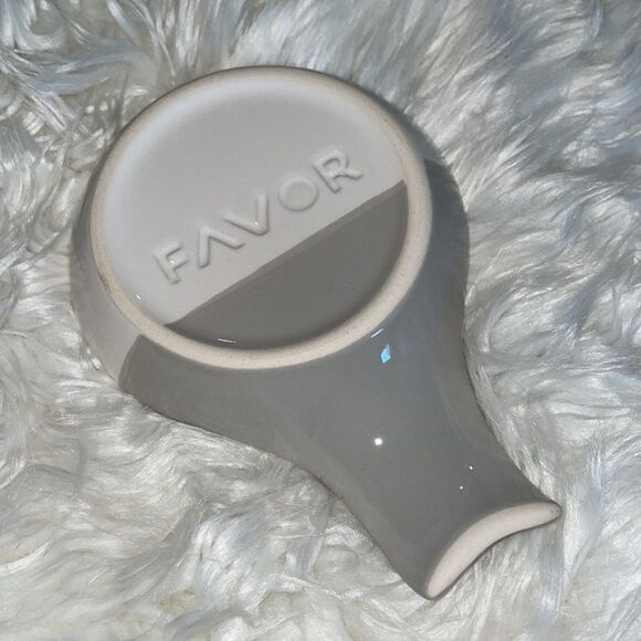 Favor Gray & White Dip Dye Ceramic Spoon Rest, New in Box - Picture 6 of 6